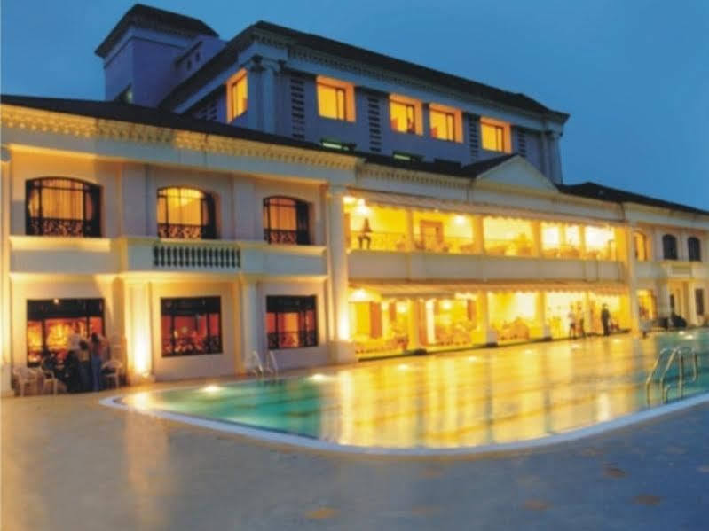 The Classique Club Мумбаи Экстерьер фото