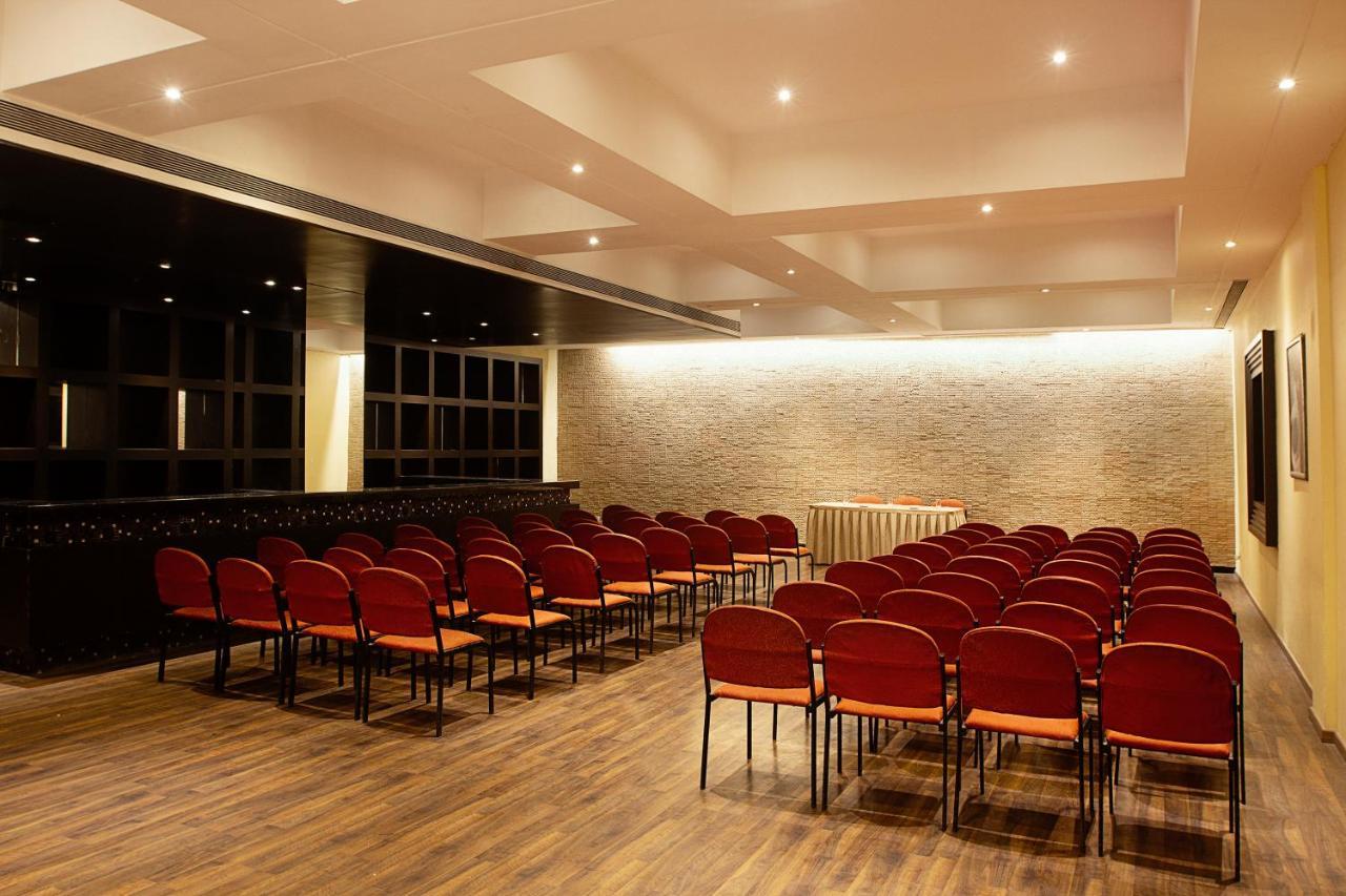 The Classique Club Мумбаи Экстерьер фото