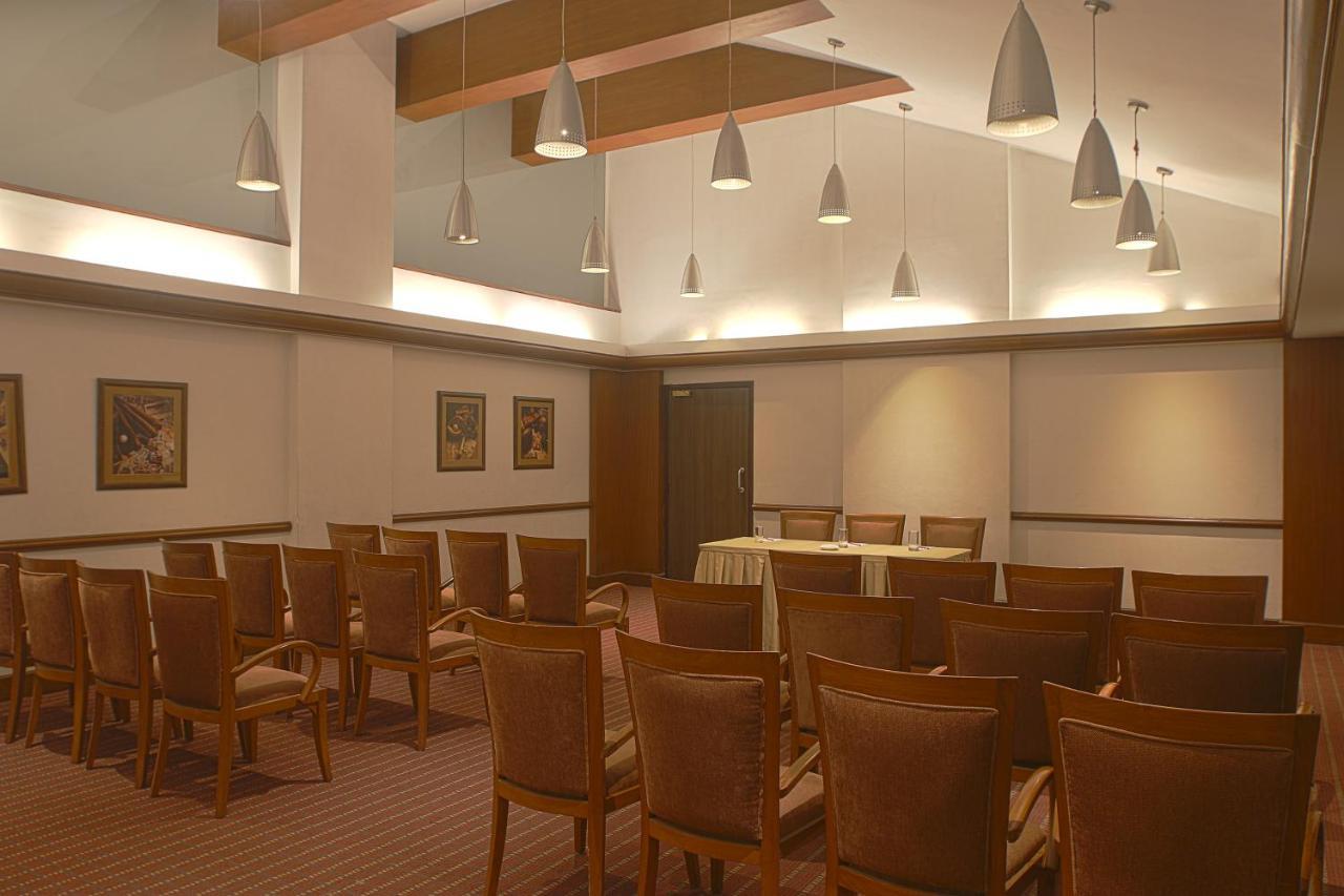 The Classique Club Мумбаи Экстерьер фото